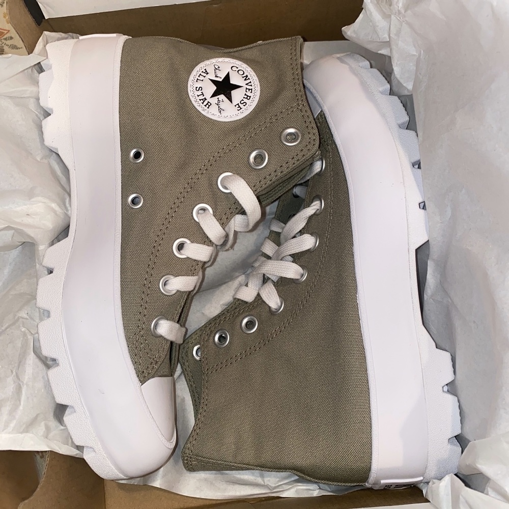 New Converse Lugged CTAS Hi Sneakers Olive - Picture 2 of 4